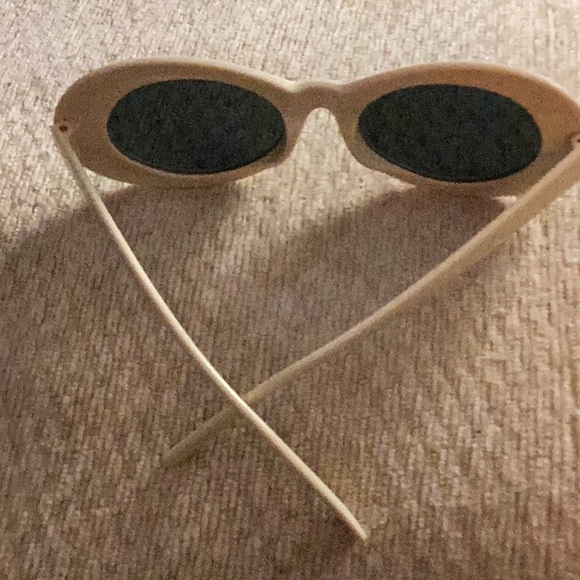 😎NWOT Sexy White 90’s Style So Much Fun To Wear Retro Sun Glasses 😎 - Picture 8 of 8